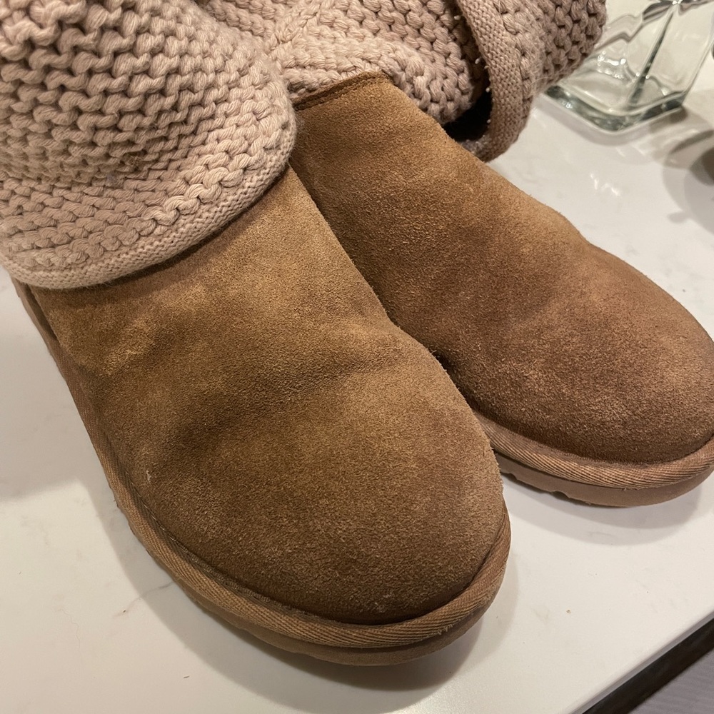 Ugg boots with sweater fold over top - Picture 4 of 10